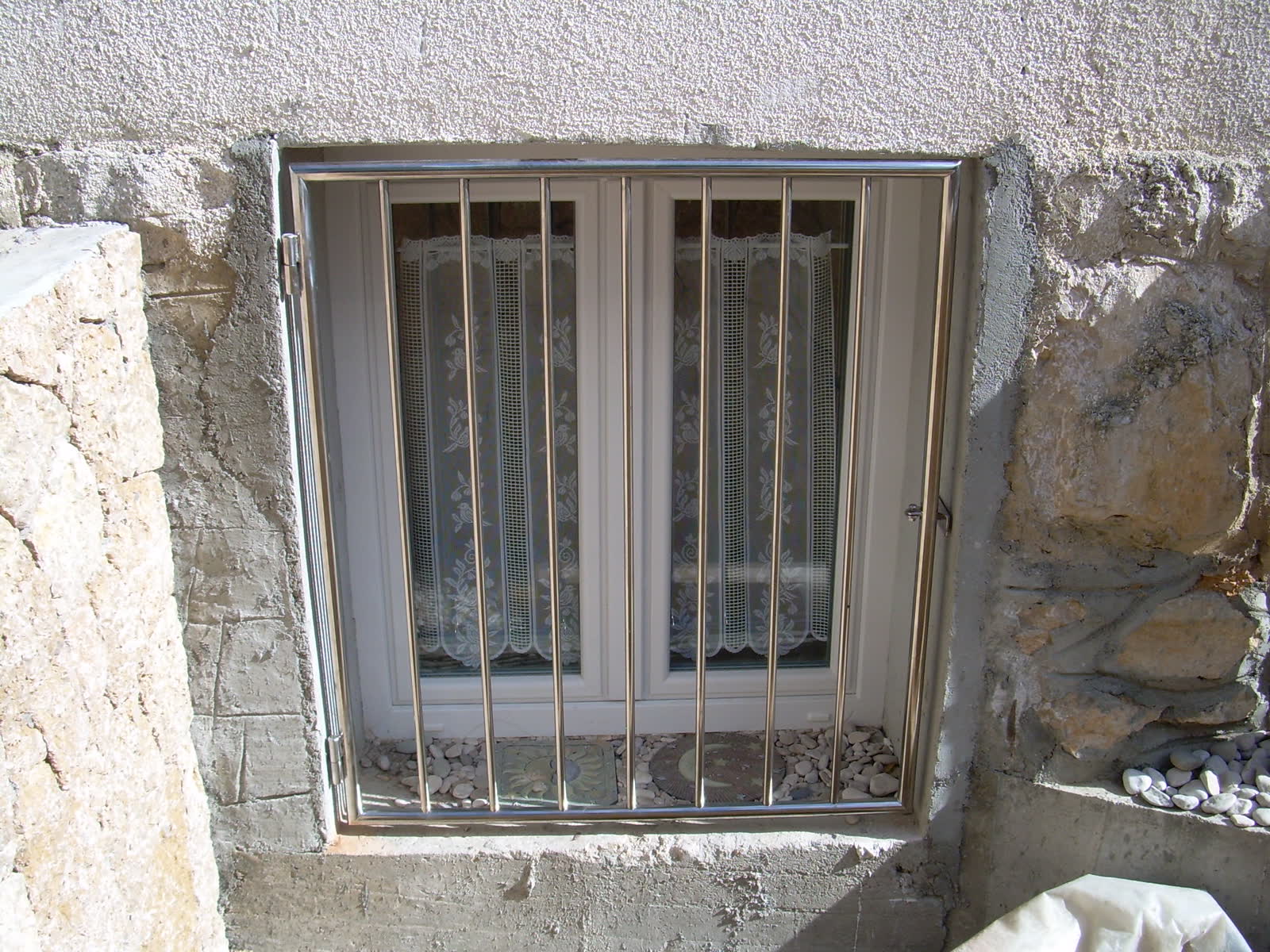 Inox zaštitna rešetka na prozoru
